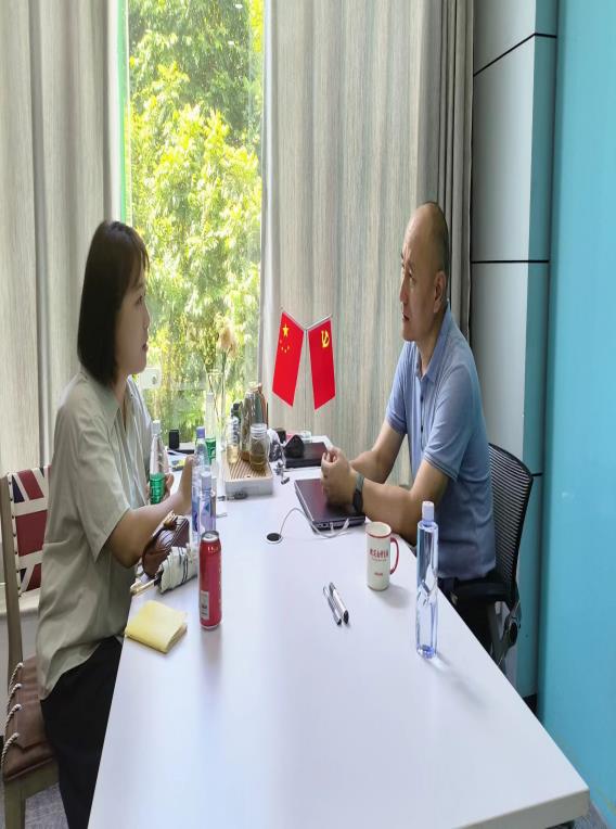 央視正點(diǎn)財(cái)經(jīng)走進(jìn)社區(qū)邦家政集團(tuán)總部: 專(zhuān)業(yè)育嬰師持續(xù)走俏 市場(chǎng)供需兩旺